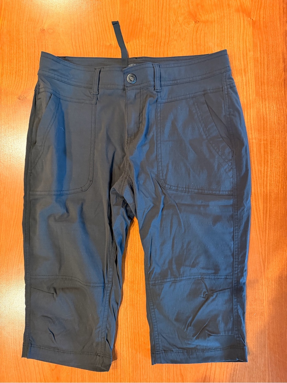 Prana Black Capris 1 snap size 8 EUC